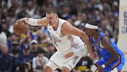 体育官网-SGA季后赛场均34.7分4.3板8助&amp;3-0 约基奇25.3分14.3板7.3助&amp;1-2